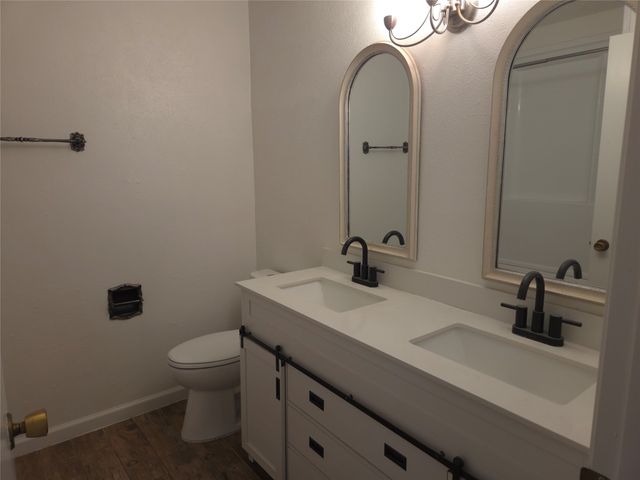5913 Whispering Lane, Watauga, TX 76148