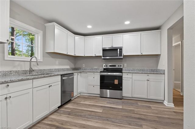 121 Theodore Allen RD, Williamsburg, VA 23188