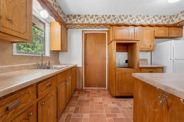 190 Lake View Lane, Livingston, TX 77351