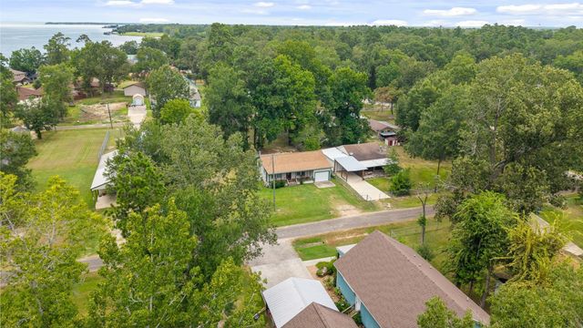 190 Lake View Lane, Livingston, TX 77351