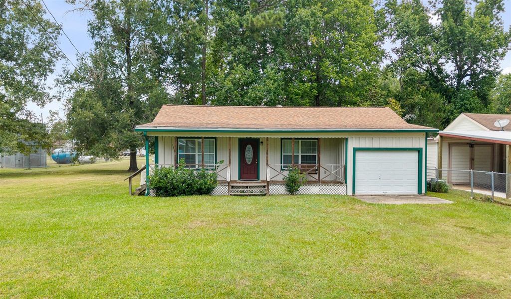 190 Lake View Lane, Livingston, TX 77351