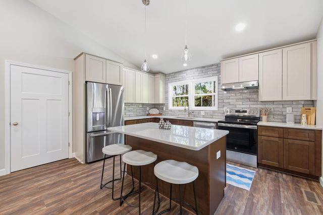 395 DELORIS RD, Basye, VA 22810