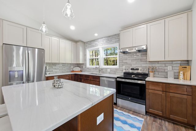 395 DELORIS RD, Basye, VA 22810