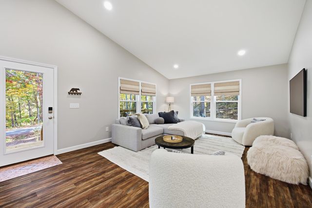 395 DELORIS RD, Basye, VA 22810