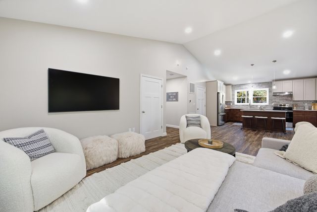 395 DELORIS RD, Basye, VA 22810