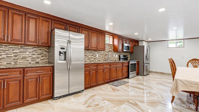 6 E 2nd Street, Port Reading, NJ 07064