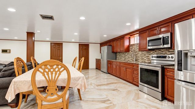 6 E 2nd Street, Port Reading, NJ 07064