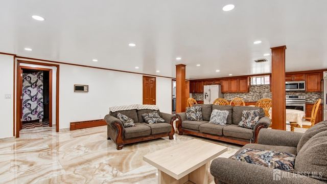 6 E 2nd Street, Port Reading, NJ 07064