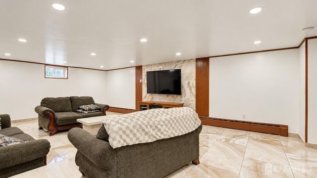 6 E 2nd Street, Port Reading, NJ 07064