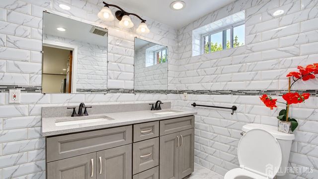 6 E 2nd Street, Port Reading, NJ 07064
