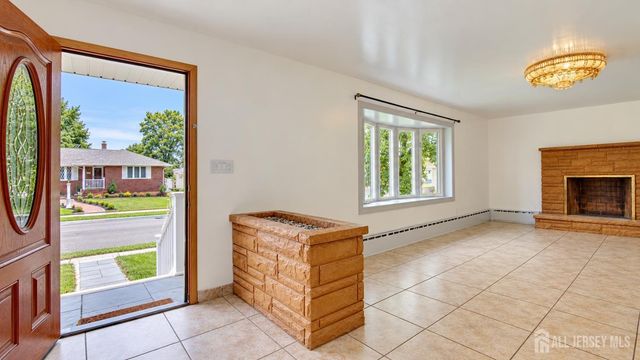 6 E 2nd Street, Port Reading, NJ 07064