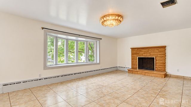 6 E 2nd Street, Port Reading, NJ 07064
