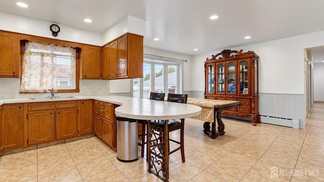 6 E 2nd Street, Port Reading, NJ 07064