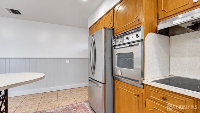 6 E 2nd Street, Port Reading, NJ 07064