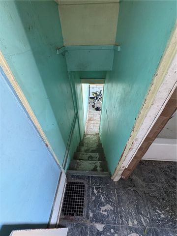 211 S 3rd St, Jeannette, PA 15644