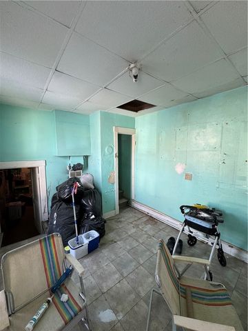 211 S 3rd St, Jeannette, PA 15644