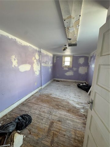 211 S 3rd St, Jeannette, PA 15644