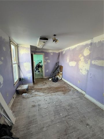 211 S 3rd St, Jeannette, PA 15644