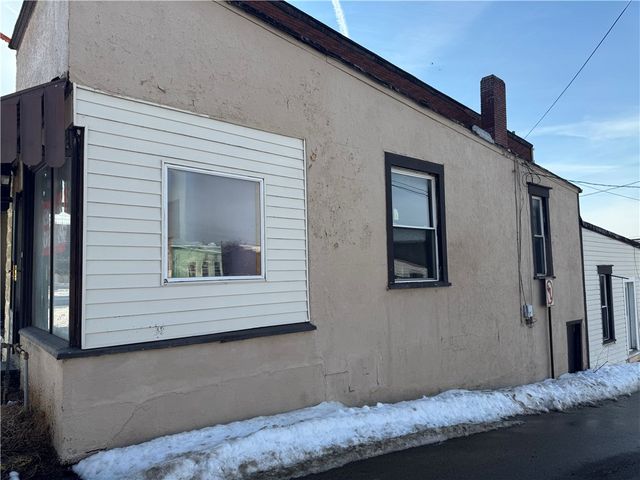 211 S 3rd St, Jeannette, PA 15644