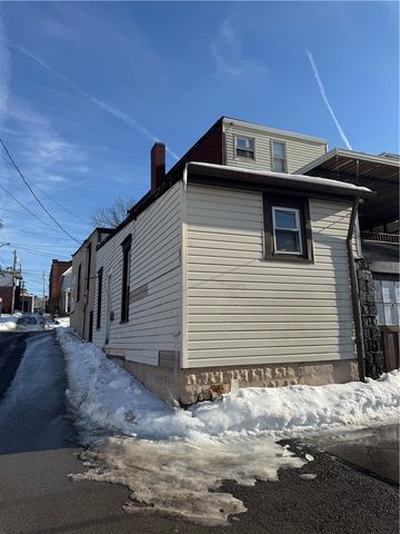 211 S 3rd St, Jeannette, PA 15644