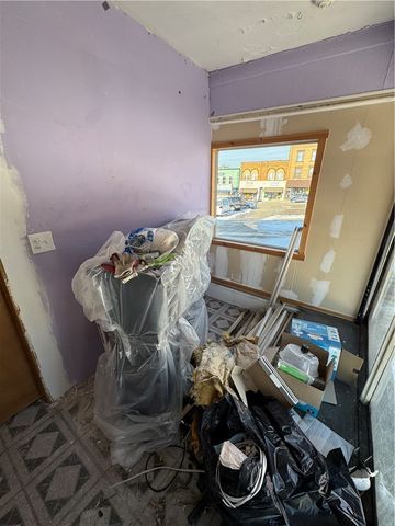 211 S 3rd St, Jeannette, PA 15644