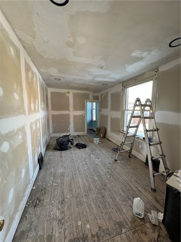 211 S 3rd St, Jeannette, PA 15644