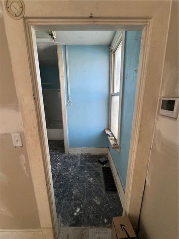 211 S 3rd St, Jeannette, PA 15644