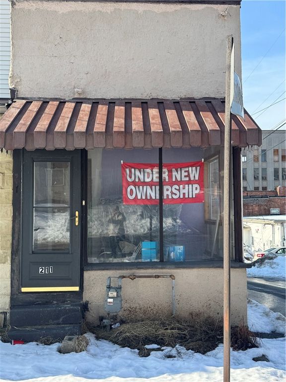 211 S 3rd St, Jeannette, PA 15644