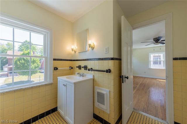 2188 Cranston Road, University Heights, OH 44118