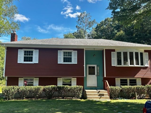 33 Chartley Brook Ln, Attleboro, MA 02703