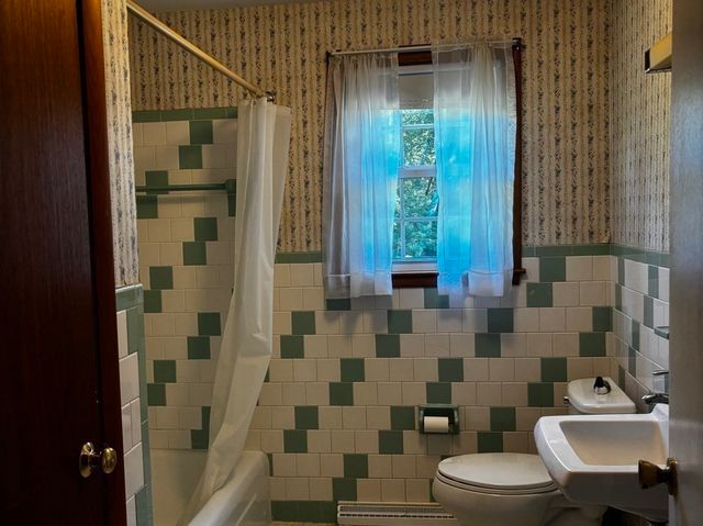 33 Chartley Brook Ln, Attleboro, MA 02703