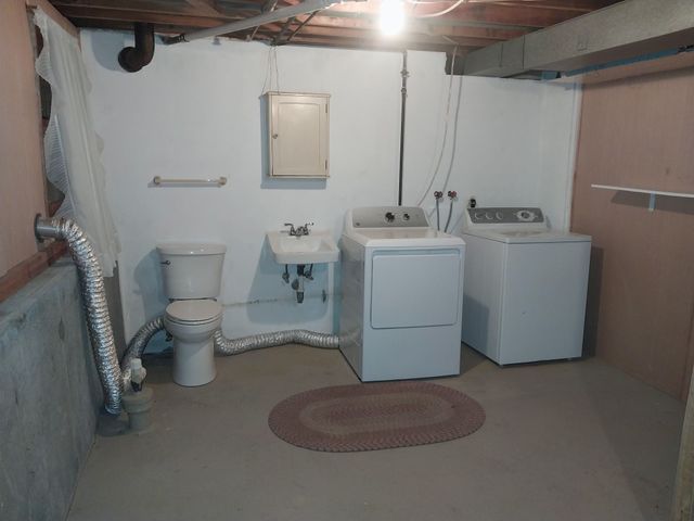 33 Chartley Brook Ln, Attleboro, MA 02703