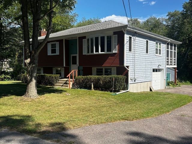 33 Chartley Brook Ln, Attleboro, MA 02703