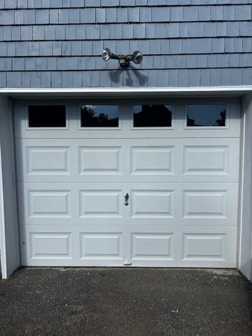 33 Chartley Brook Ln, Attleboro, MA 02703