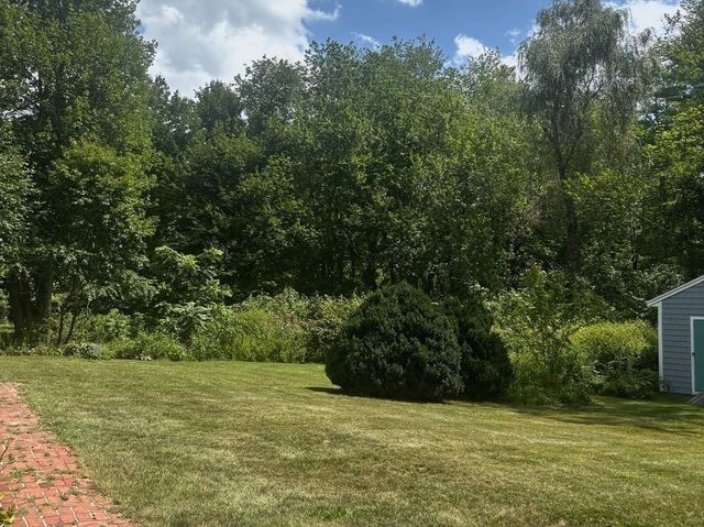 33 Chartley Brook Ln, Attleboro, MA 02703