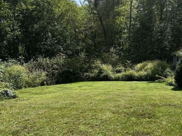 33 Chartley Brook Ln, Attleboro, MA 02703