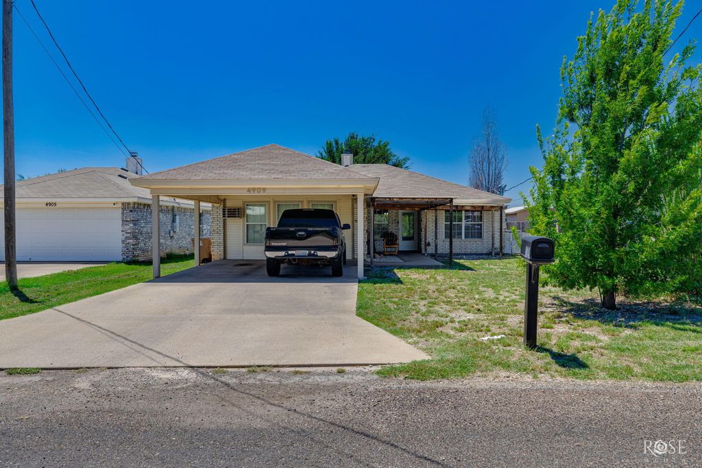 Image 1 of property listing at 4909 Oaklawn Boulevard, San Angelo, TX 76903
