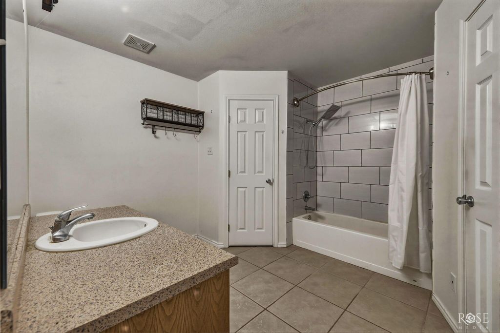 Image 15 of property listing at 4909 Oaklawn Boulevard, San Angelo, TX 76903