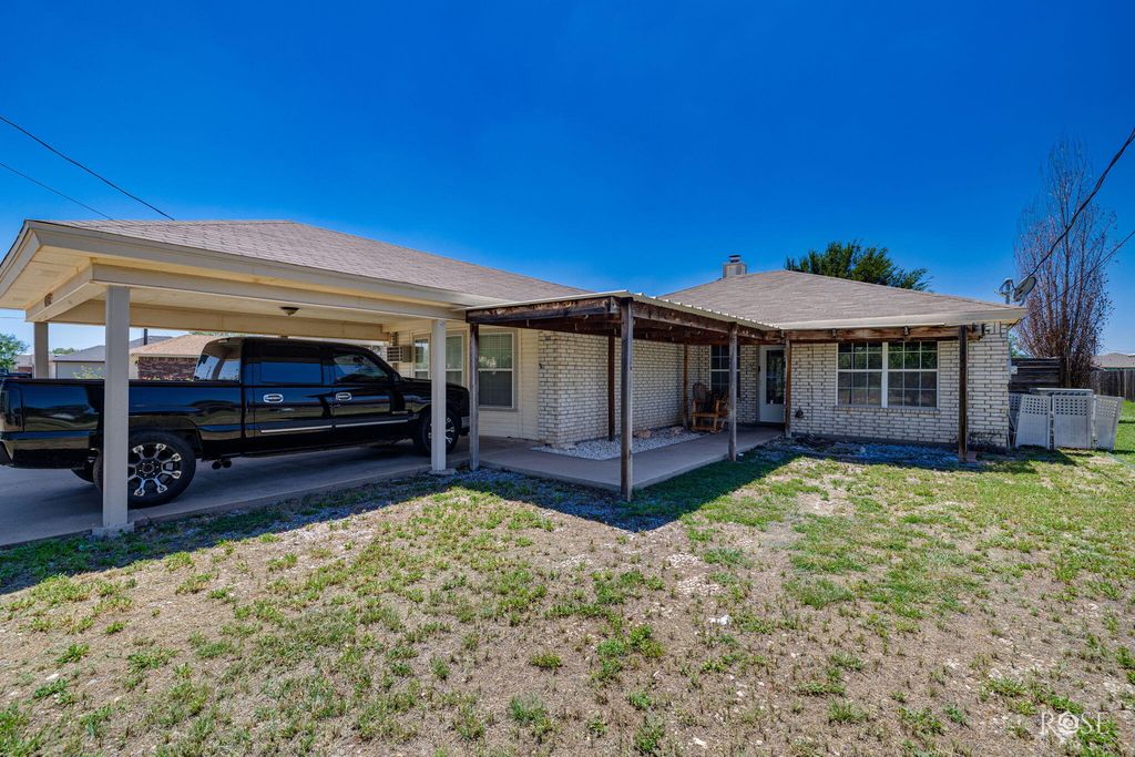 Image 4 of property listing at 4909 Oaklawn Boulevard, San Angelo, TX 76903