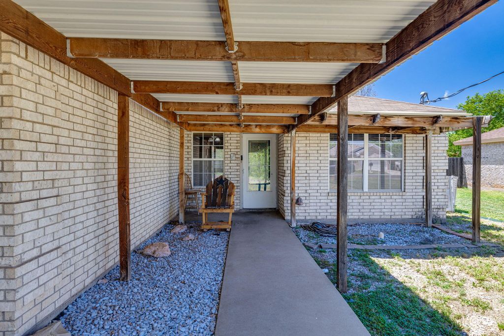 Image 5 of property listing at 4909 Oaklawn Boulevard, San Angelo, TX 76903