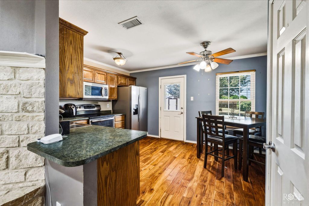 Image 9 of property listing at 4909 Oaklawn Boulevard, San Angelo, TX 76903