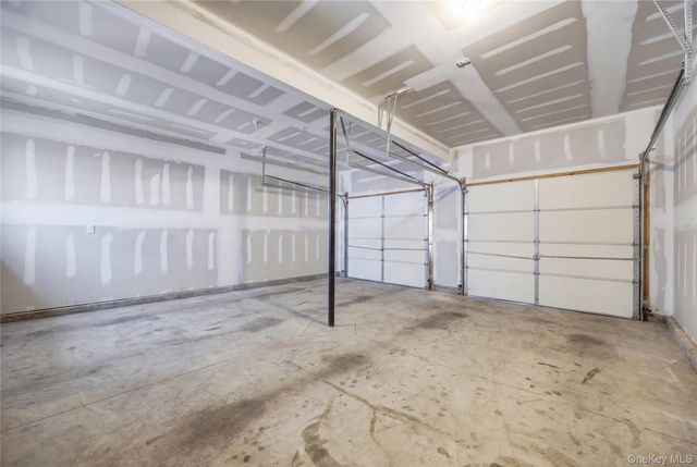 63 Pinedale Avenue, Farmingville, NY 11738