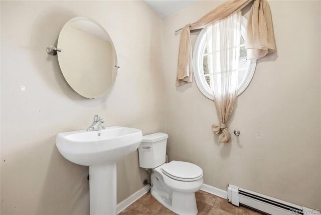 63 Pinedale Avenue, Farmingville, NY 11738