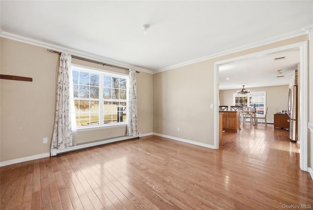 63 Pinedale Avenue, Farmingville, NY 11738