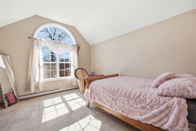 63 Pinedale Avenue, Farmingville, NY 11738