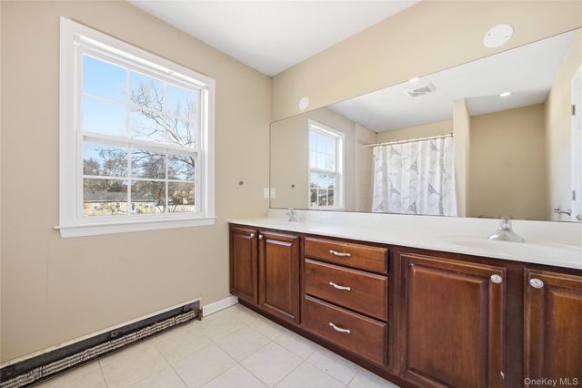 63 Pinedale Avenue, Farmingville, NY 11738