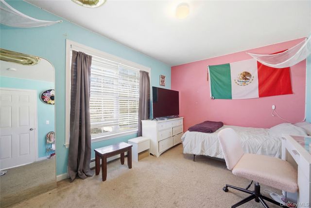 63 Pinedale Avenue, Farmingville, NY 11738