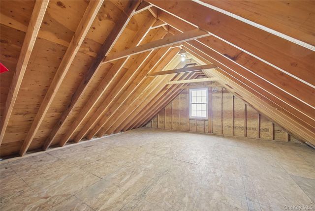 63 Pinedale Avenue, Farmingville, NY 11738