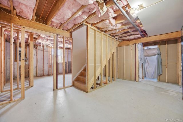 63 Pinedale Avenue, Farmingville, NY 11738