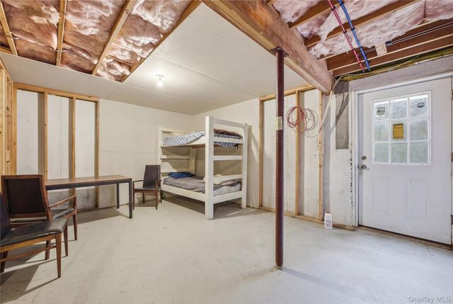 63 Pinedale Avenue, Farmingville, NY 11738